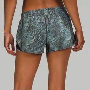 NWT Lululemon Hotty Hot 2.5” running shorts in Dimensional Icing - size 12